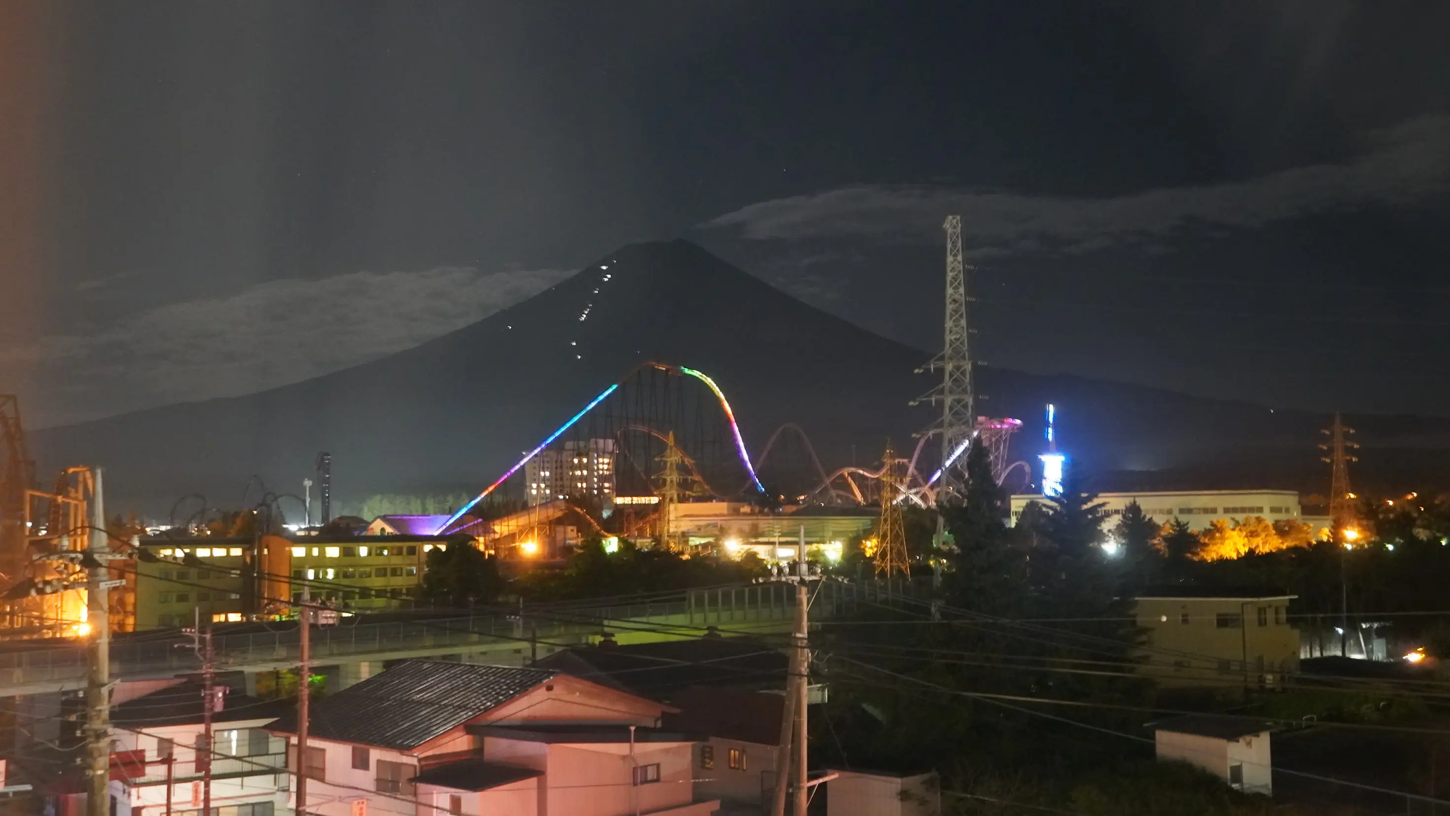 夜の富士山